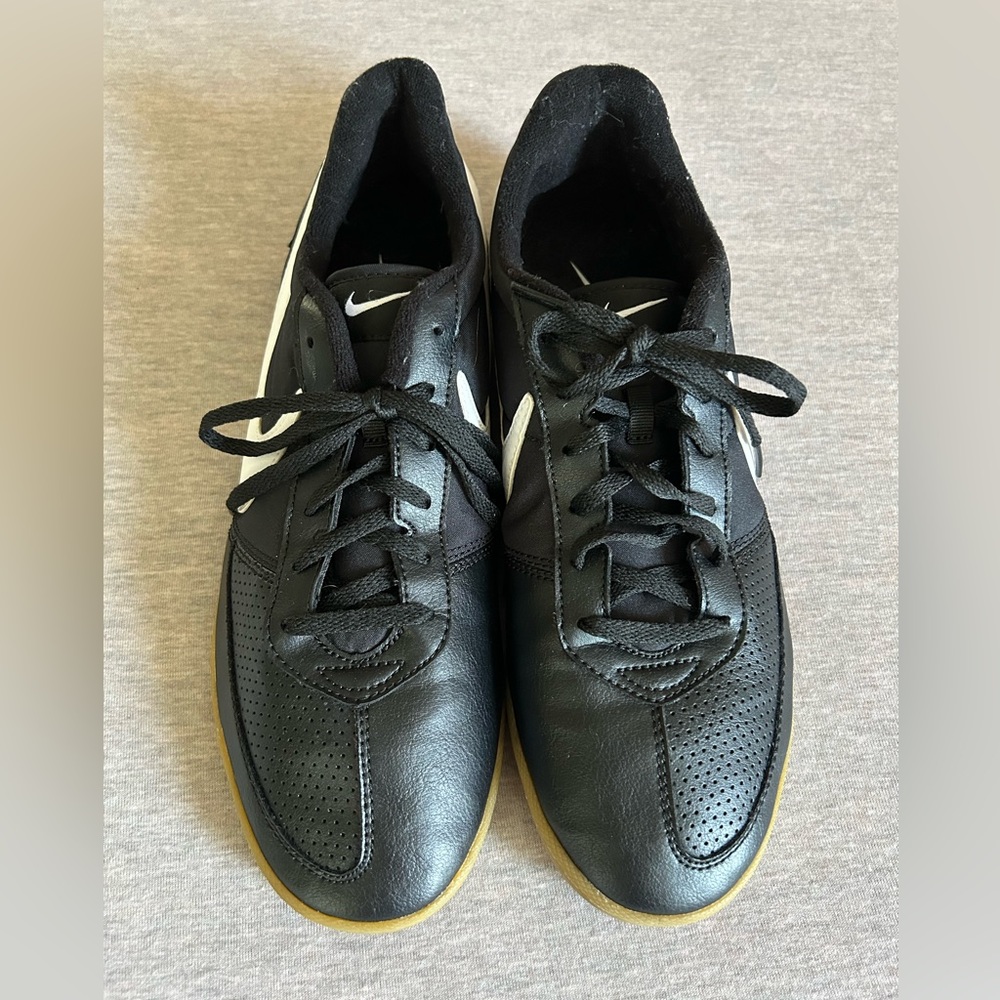 Nike Davinho Mens Indoor Soccer Shoes Style 580452-010. Sz10.5 Black